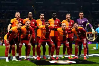 Galatasaray, Ajax'ı Yenip Avrupa'da Devam Etmeyi Hedefliyor
