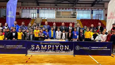 Salıpazarı'nda Minikler Satranç Ödül Töreni