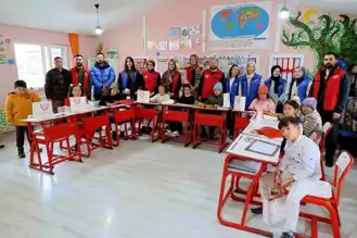 Düzce Üniversitelilerden Miniklere Sevgi İlmekleri