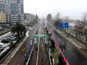 Trabzon'da Kar Yağışlı Yarı Maratonu