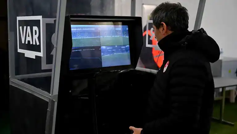 Beşiktaş-Gaziantep FK: Alman VAR Hakemi!