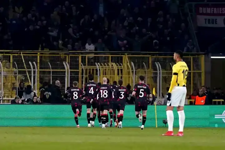 Fenerbahçe, Rangers'e İlk Yarıda 2-1 Yenildi