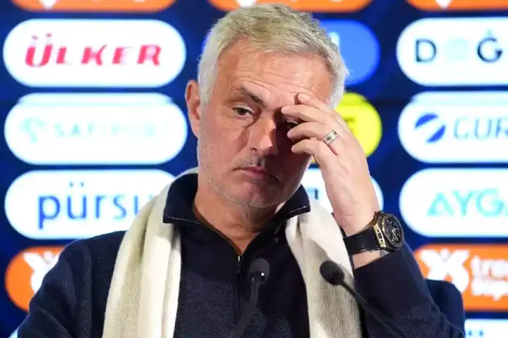 Fenerbahçe, Mourinho'ya Saldıran Şener'e Tepki Gösterdi