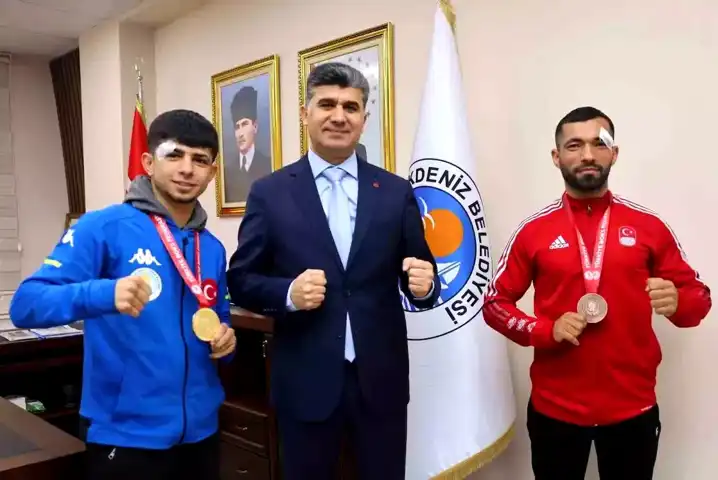 Konya'da Boks Şampiyonu Akdeniz'den İki Madalya