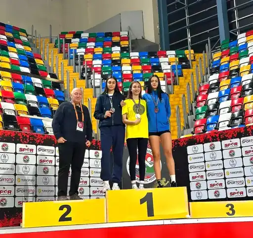 Sakarya'dan U18 Atletizmde 3 Madalya!